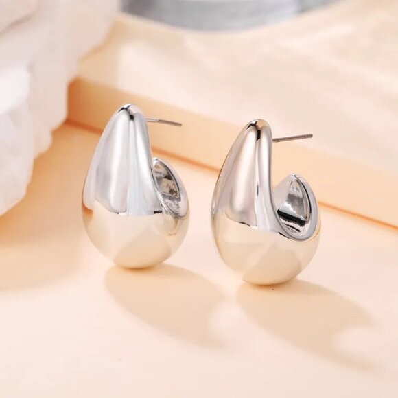 3/$35 Silver Tone C Shaped Stud Earrings Ear Studs Chunky Fashion Jewelry - Picture 6 of 6